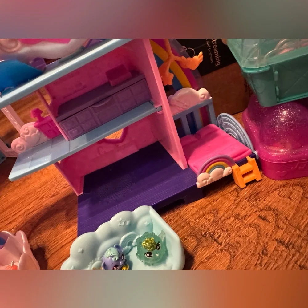Hatchimals bundle nursery, Llamas, collectibles
